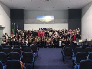 Secretária e professores participam de formação
