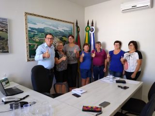Prefeito, vice e Secretária recebem grupo da Melhor Idade