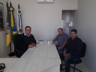 Prefeito Odir recebe visita do Prefeito Geraldo de Nicolau Vergueiro