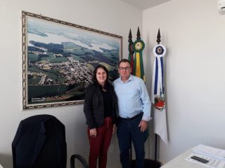 Prefeito Odir recebe visita da consultora de Negócios Eliana Bortolon