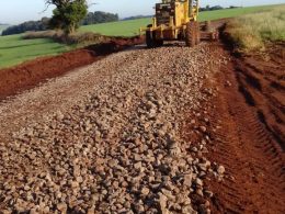 Administração Municipal executa obras de manutenção e reparos de estradas do interior