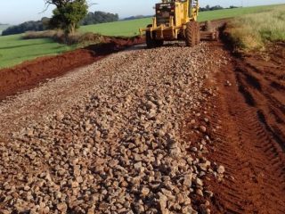 Administração Municipal executa obras de manutenção e reparos de estradas do interior