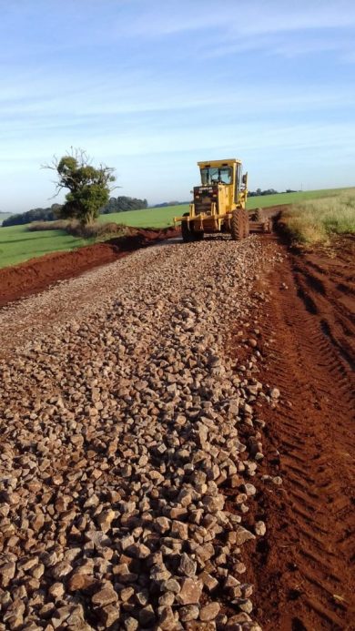 Administração Municipal executa obras de manutenção e reparos de estradas do interior