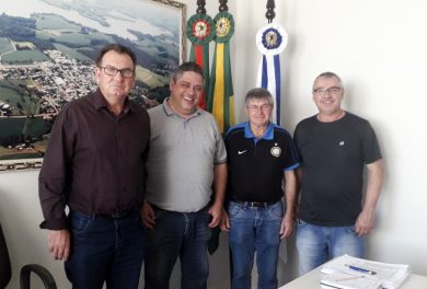Ernestinenses buscam auxílio do deputado na busca por melhorias para a comunidade