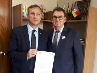 Prefeito Nico busca apoio para compra de nova van para a Saúde