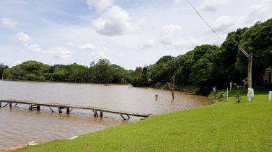 Camping Prainha recebe milhares de visitantes em época de veraneio