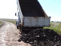 Secretaria de Obras e Viação trabalha em estrada do Capão do Valo