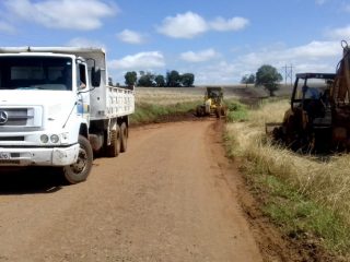 Secretaria de Obras e Viação trabalha na limpeza de estradas do Capão do Valo