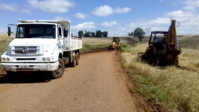 Maquinário trabalha na melhoria da estrada entre RSC-153 e a localidade do Capão do Valo