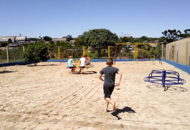 Crianças já inauguraram e aprovaram o novo parque infantil