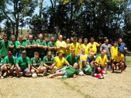 Prefeito Nico acolhe visitantes em jogo festivo no Reassentamento 25 de Julho