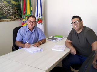 Prefeitura confirma compra de novo caminhão caçamba para mais melhorias nas estradas