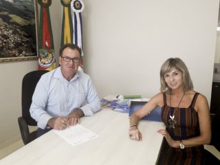 Prefeito Nico recebe gerente do Banrisul de Ernestina