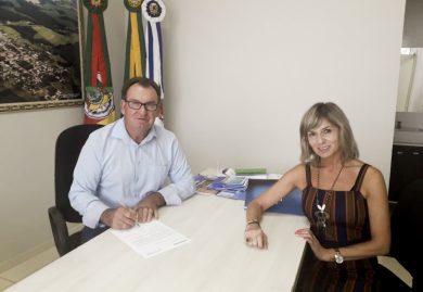 Prefeito Nico recebe gerente do Banrisul de Ernestina