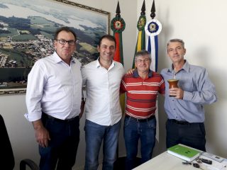 Prefeito e vice recebem deputado estadual Paparico Bacchi