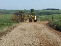 Secretaria de Obras e Viação realiza melhorias em estrada da Encruzilhada Muller