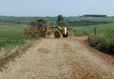 Secretaria de Obras e Viação realiza melhorias em estrada da Encruzilhada Muller