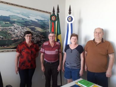 Baile do grupo da Melhor Idade Despertar pauta reunião