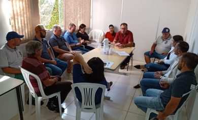 Prefeito e vice reúnem secretariado e definem ações locais para evitar a contaminação