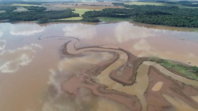 Estiagem reduziu nível de água na Barragem de Ernestina (Crédito: Foto e Vídeo Costa)