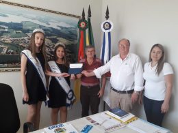 Ernestina recebe convite para o 21º Jantar do Peixe, em Pontão