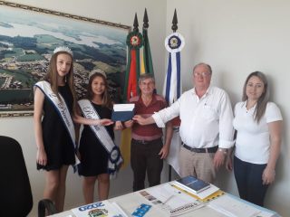 Ernestina recebe convite para o 21º Jantar do Peixe, em Pontão