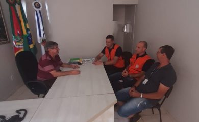 Prefeito em exercício recebe Defesa Civil