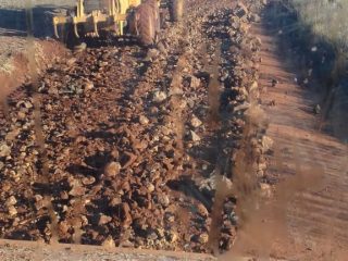 Secretaria de Obras e Viação recupera trechos críticos na Coxilha Seca