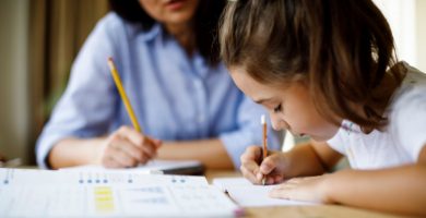 Crianças desenvolverão atividades à distância durante a suspensão das aulas
presenciais (Crédito da imagem: Divulgação/Internet)