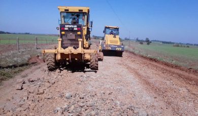 Secretaria de Obras e Viação recupera pontos críticos da estrada
