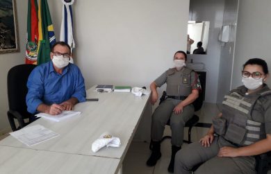 Prefeito Boehm recebeu representantes da BM em reunião no Gabinete