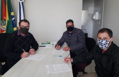 Prefeito Boehm assinou a ordem de serviço que autoriza o início da obra