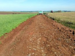 Estrada geral da Coxilha Seca recebe empedramento
