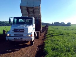 Estrada geral do Pessegueiro recebe cascalhamento
