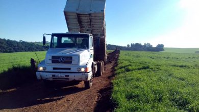 Cascalhamento na estrada geral da localidade Pessegueiro