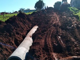 Serviços Urbanos ampliam tubulação na Rua José Bettin