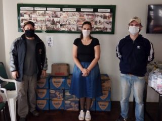 Banda Diletantes doa 395 litros de leite ao Cras
