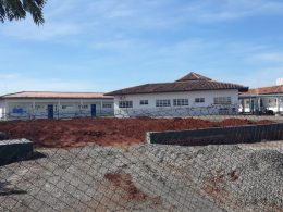 Obra da quadra poliesportiva da Escola Educarte segue em andamento