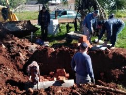 Rua Ernesto Goedel é preparada para obra de pavimentação