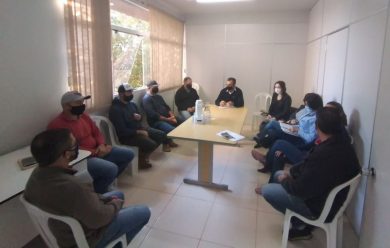 Reunião teve a presença do secretariado municipal e equipes contábil e jurídica
