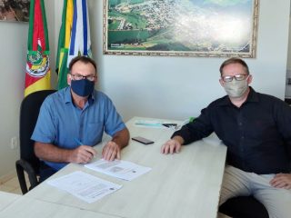 Prefeito Nico assina convênio para perfuração de dois poços artesianos para 210 famílias
