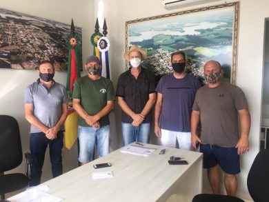 Prefeito Renato e seu vice Paulo recebem visita de empresários