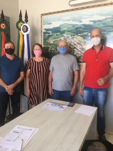 Prefeito Renato e Vice Paulo recebem a visita da Comunidade