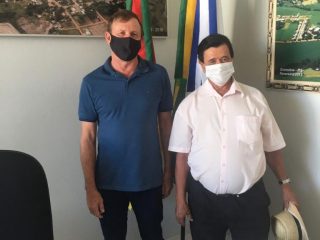 Prefeito Renato recebe munícipes em seu Gabinete