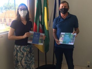 Emater/Ascar entrega relatório ao Prefeito Renato