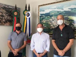 Ex-prefeito de Passo Fundo Luciano Azevedo visita prefeito Renato e vice Paulo