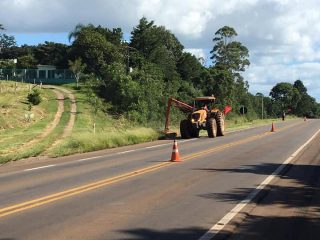 Secretaria da Agricultura e Serviços Urbanos concluem serviço de limpeza e roçada no perímetro urbano, às margens da ERS 153