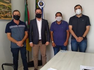 Prefeito de Dom Pedrito visita Ernestina