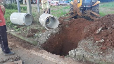 Secretaria de Serviços Urbanos realiza limpeza, conserto de tubulações e troca de bueiros