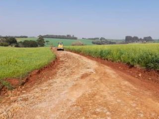 Secretaria Municipal de Obras realiza reparos em estradas na Linha Gonçalves